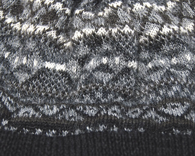 NINE TAILOR　ナインテイラー　ボンボン付きニット帽　Mugwort Watch