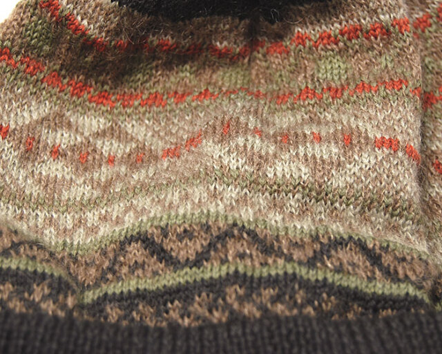 NINE TAILOR　ナインテイラー　ボンボン付きニット帽　Mugwort Watch