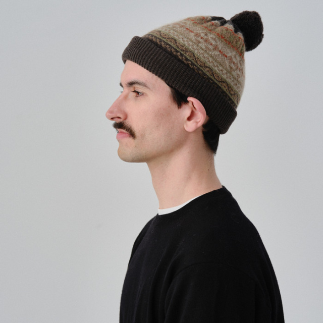 NINE TAILOR(ナインテイラー) ボンボン付きニットキャップ Mugwort