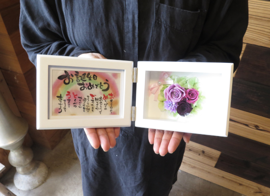 0699 77才喜寿の御祝いにおすすめフラワーギフト　プリザーブドフラワー　パープルローズフレーム(メッセージカードが選べます)Sサイズ