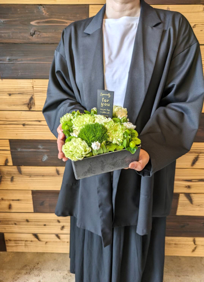 0735大人女子のフラワーギフト【観葉倶楽部グリーンブーケ】美容室、クリニック、エステ、カフェの開店祝いにおすすめ（スクエア）