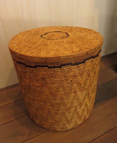 アタ製　蓋付き筒型ボックス（AT011）