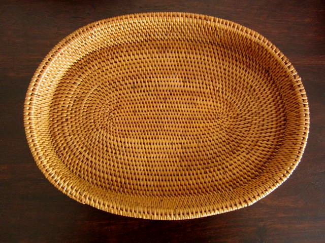 アタ製・楕円形おぼん／トレイ（縁付き　24cm×21ｃｍ×高さ3ｃｍ）AT047