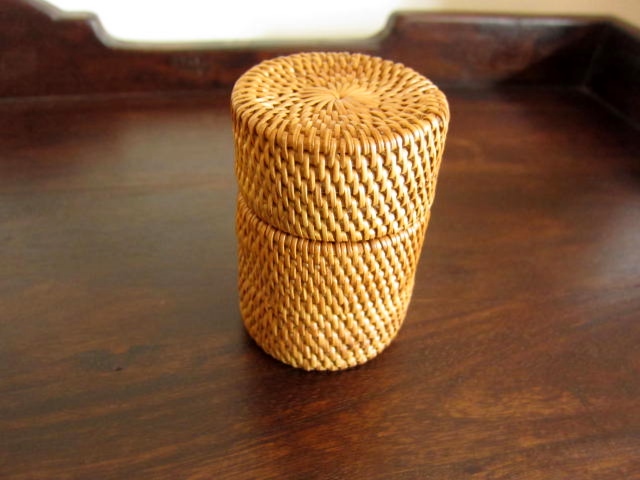 アタ製・筒型つまようじ入れ／楊枝入れ（蓋あり）AT156