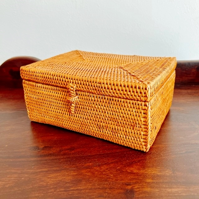 アタ製ふた付きボックスB／小物入れ／お裁縫箱／メイクグッズ・お薬等収納ボックス（17×12×高さ8cm／平編み）AT256