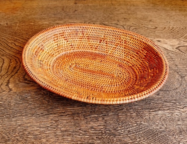 アタ製・模様編みオーバルバスケット／楕円形型バスケット／フルーツ・お菓子入れ（約24cm×20cm×高さ3.5cm　モチーフ入り）AT319