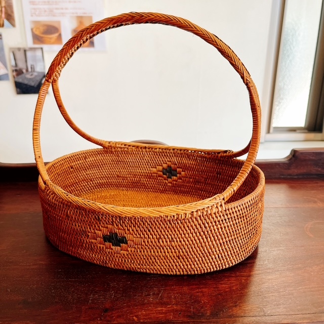 アタ製・アーチ型の持ち手付きオーバル（楕円形）バスケットB（AT335)