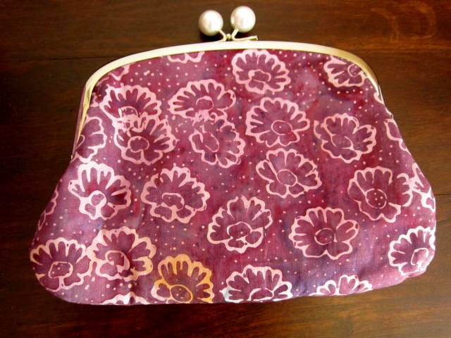 バティック製がまぐちポーチ（ジャワ更紗・バティックチャップ（型押し染め）パープル）BB004