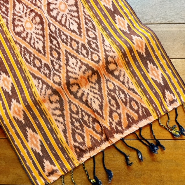 イカット（ジャワイカット／かすり織り／約48cm×186cm　ロングタイプ）IK075