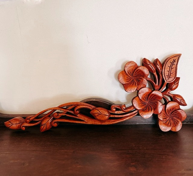 木彫り 天然木製プルメリアのレリーフ／壁掛けA（ブラウン）WT002