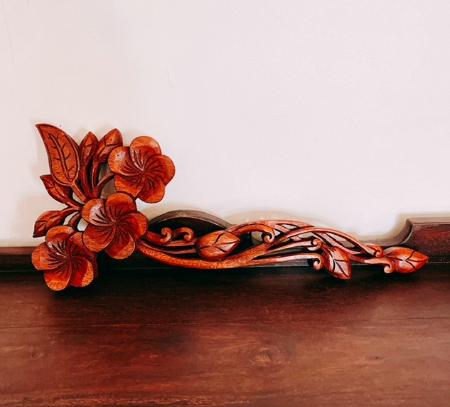 木彫り 天然木製プルメリアのレリーフ／壁掛けB（ブラウン）WT003
