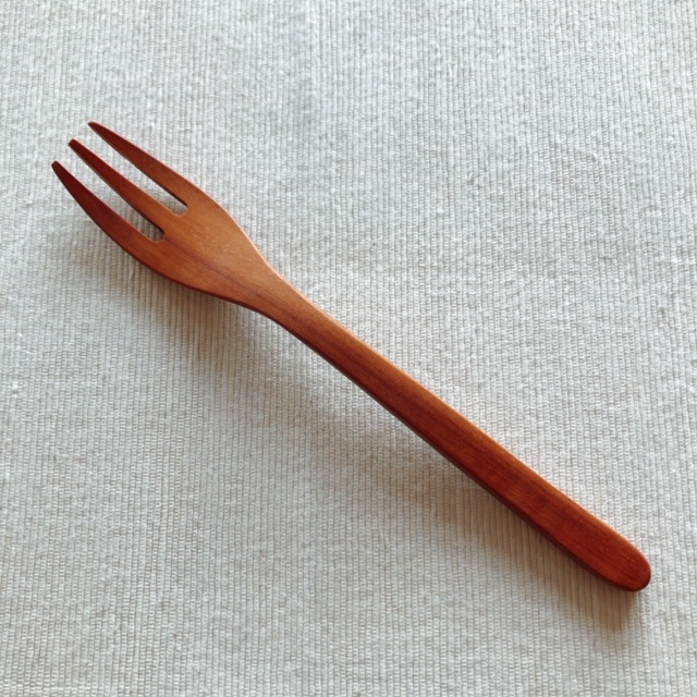 天然木・サウォ製フォーク（Mサイズ・約17.5cm）WT009