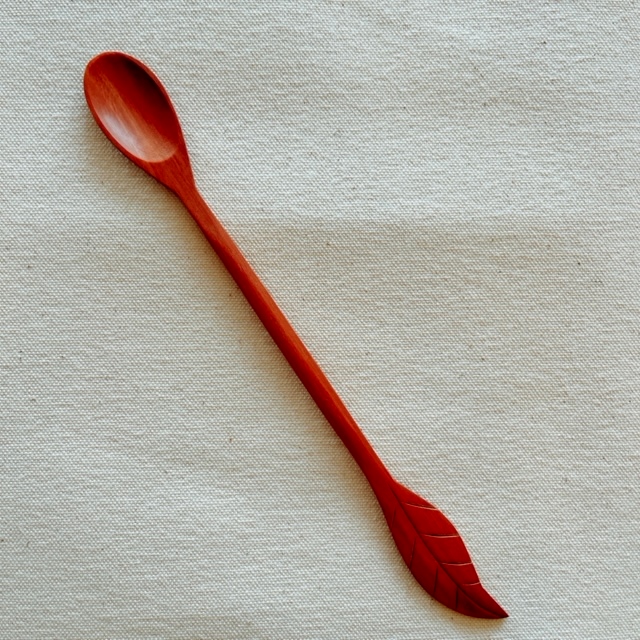 天然木・サウォ製 リーフ（葉っぱ）の柄の付いたマドラースプーン／デザート用スプーン（約20cm）WT020