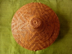 アタ製・ふた付きラウンドバスケットAT004