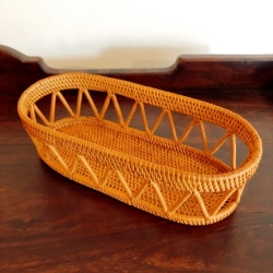 アタ製・楕円形の小物入れ・おしぼり入れ（約20×10×高さ6cm／透かし編み）AT201