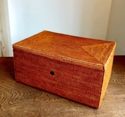 アタ製ふた付き長方形型収納ボックス（ラージサイズ　模様編み・黒モチーフ入り）AT225