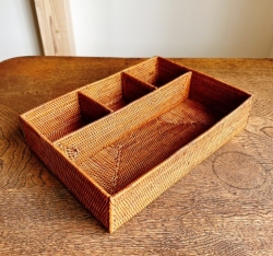 アタ製　仕切り付き収納ケース（長方形タイプ／約28×20×高さ6cm）AT326