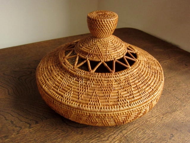 アジアンインテリアにはかかせない！ アタ製・タジン鍋風 ふた付き