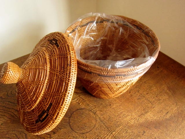 【新品】アタ 蓋付き つぼ型 バスケット 特大サイズ 模様編み 黒モチーフ お部屋のインテリアにもピッタリ！ レトロな雰囲気のつぼ型バスケット