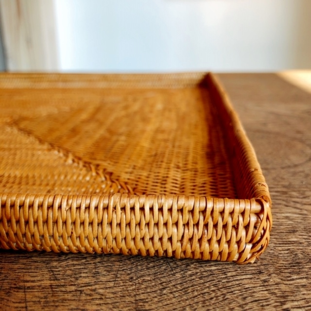 お食事のお膳を載せて持ち運びもラクです♪ アタ製・縁付きレクト