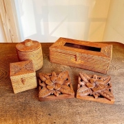 【N.H.様ご専用商品】アタ製ティッシュボックス／蓋付き綿棒入れ／蓋付き立方体ボックス／天然木製プルメリアのレリーフ（AT336）