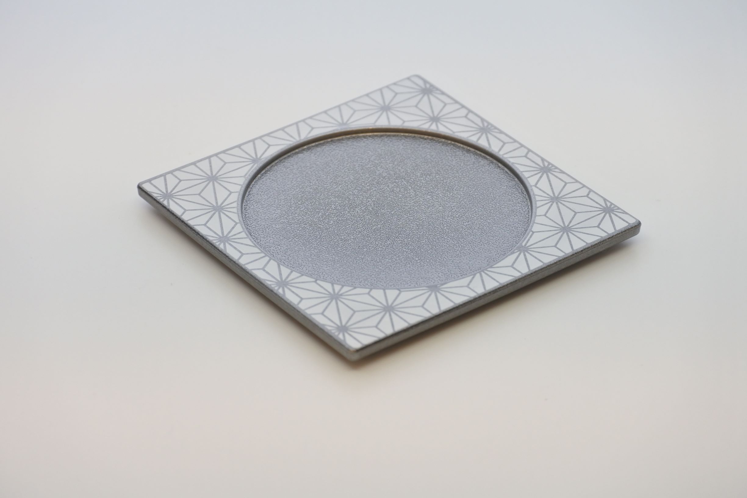 コースター　銀　麻の葉