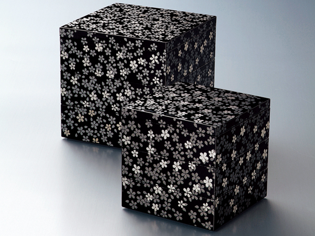 モダンな重箱：桜美5.0三段重(黒)<kaze-ya style>
