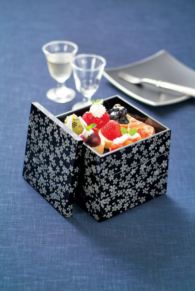 三越特注 揚羽の紋 3段重箱 （三越特注 揚羽の紋 3段重箱 擦り剥け） 