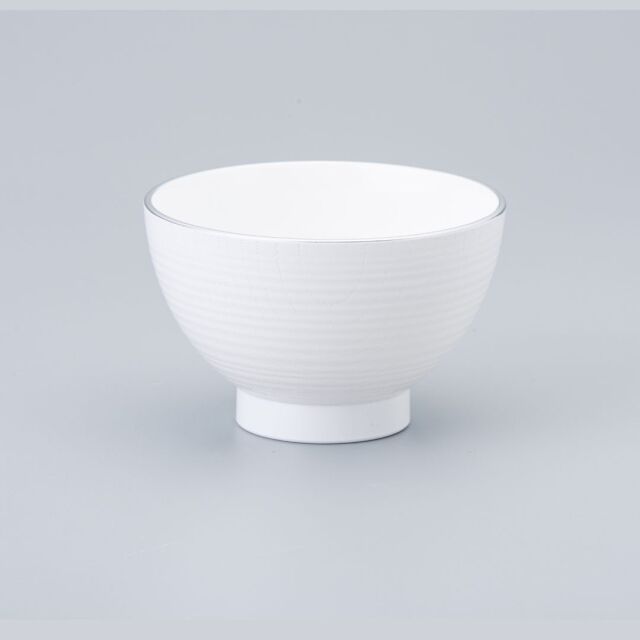 テーブルを美しく飾る器