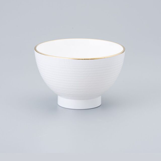 テーブルを美しく飾る器