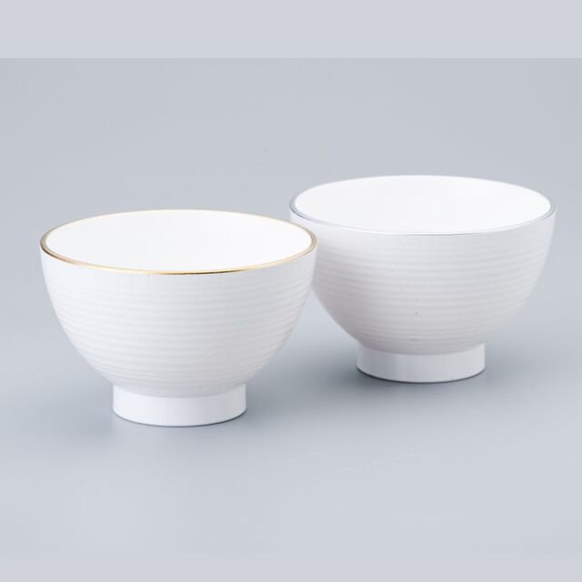 テーブルを美しく飾る器
