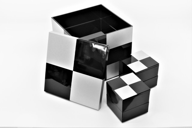 塗　重箱 新商品》JUBAKO/重箱/市松SILVER2.3二段中子重（黒）(A)KZ2966A≪Kaze