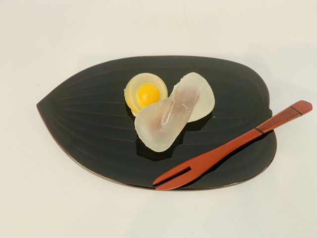 美しい笹の葉うるし皿