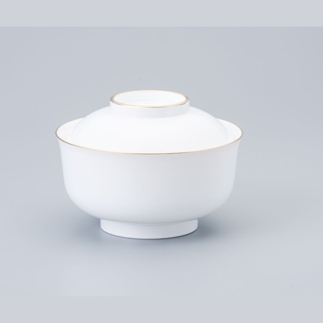 テーブルを美しく飾る器