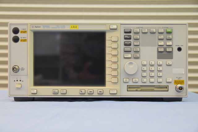 中古　アジレント(キーサイト)　送信機テスタ(スペクトラム解析機能付)　E4406A　(管理番号：UKK-10723)