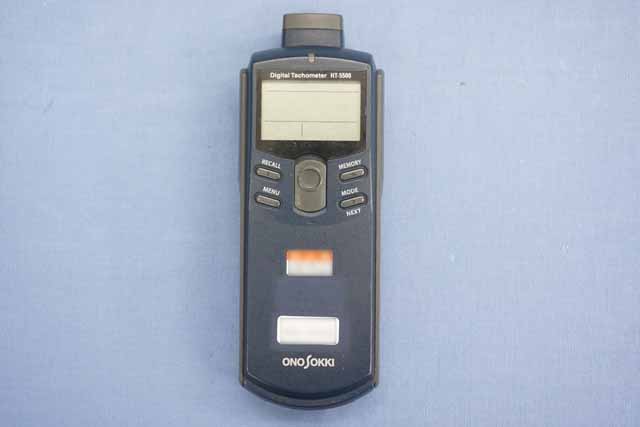中古　小野測器　デジタルタコメータ(接触・非接触式)　HT-5500　(管理番号：UKK-12376)