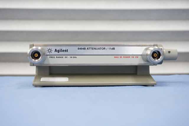 中古 　アジレント　ステップアッテネータ　8494B 　(管理番号：UKK-12404)