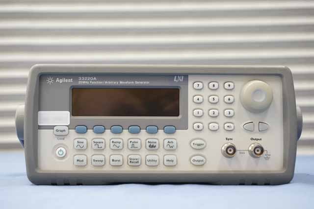 中古　アジレント　ファンクションジェネレータ　33220A　(管理番号：UKK-12863)