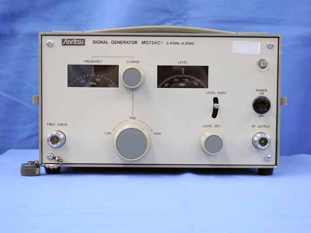 中古　アンリツ　信号発生器　MG724C1　（管理番号：UKK-09201）