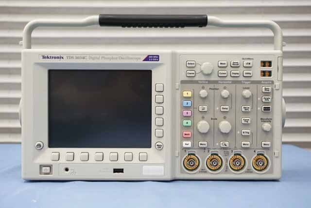 中古　テクトロニクス　デジタルオシロスコープ　TDS3034C　(管理番号：UKK-12457)