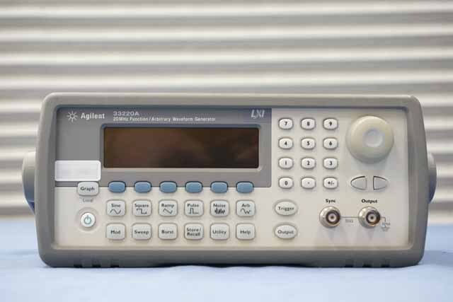 中古　アジレント　ファンクションジェネレータ　33220A　(管理番号：UKK-12863)