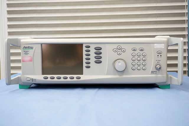 中古　アンリツ　RF/マイクロ波信号発生器　MG3692C　(管理番号：UKK-13002）