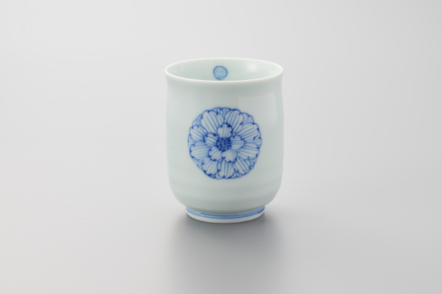 染付牡丹段入反湯呑（大）