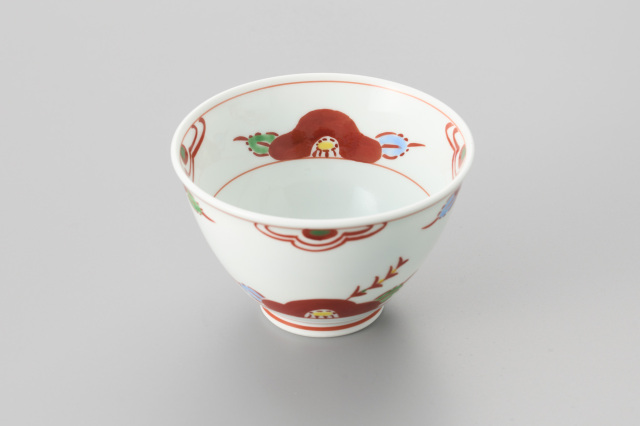 赤絵椿深小丼・有田焼渓山窯の深小丼です。