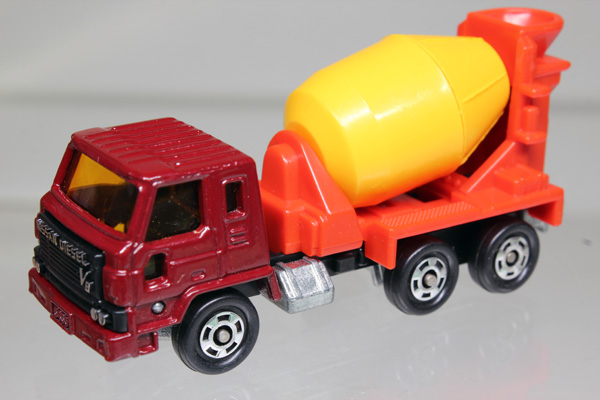 53 日産ディーゼル ミキサー車・黒箱トミカ