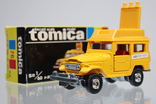トミカ黒箱　日本製　ランドクルーザー　パトロールカー Amazon.co.jp: トミカ 黒箱76 トヨタ ランドクルーザー 道路公団