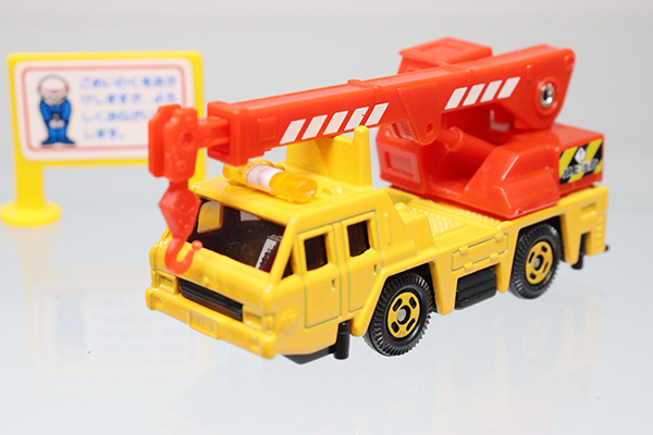 トミカ（日本製） ニッサン ディーゼル クレーン車 トミカ ニッサン ディーゼル クレーン車 No.43-2 1987年11月発売