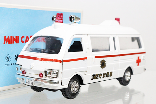 希少ミニカー　ワーゲンバス　救急車 Amazon | KINSFUN◇フォルクスワーゲンバス/パトカー＆消防車