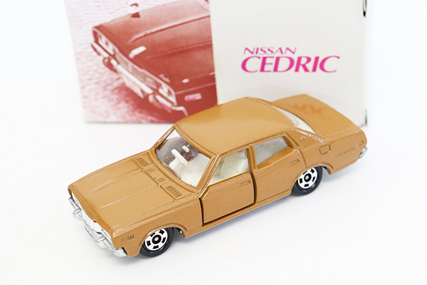 トミカ 車のおもちゃ まとめ売り Amazon | トミカ35周年記念 懐かしのカタログ付トミカ 73年版