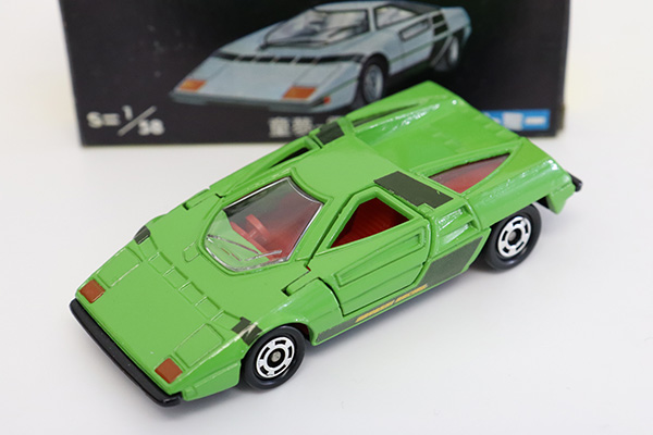 トミカ グリーメン緑色ミニカー ディズニートミカ リトルグリーンメンのプラネットカー